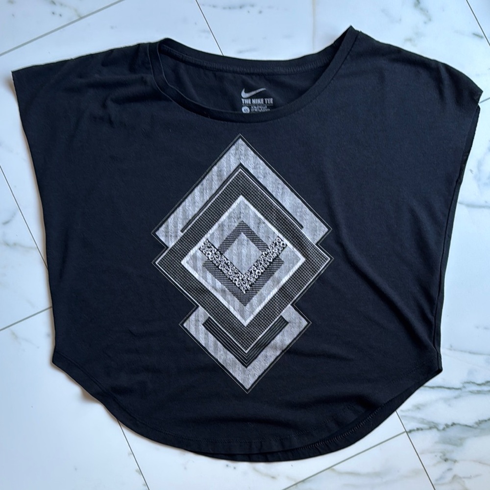 Nike Black Graphic Relaxed Crop Muscle Tee